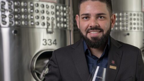 Profissional da Cooperativa Vinícola Aurora é o grande campeão do Desafio Sul-Brasileiro de Sommeliers