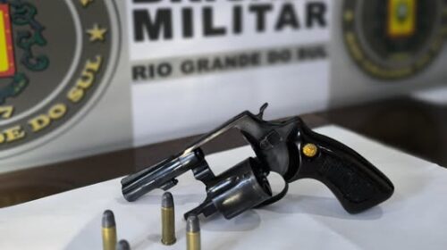 BRIGADA MILITAR PRENDE DOIS HOMENS COM ARMA DE FOGO, EM SERAFINA CORRÊA
