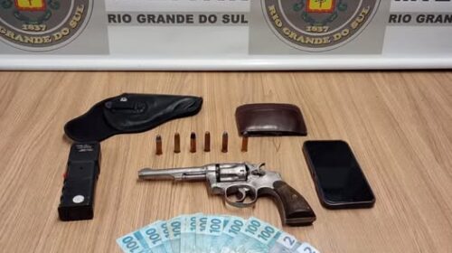 Brigada Militar prende homem por porte legal de arma de fogo e falsidade ideológica em Carlos Barbosa