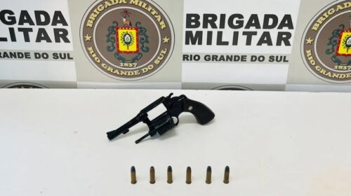 HOMEM É PRESO POR CRIME DE RACISMO E POSSE IRREGULAR DE ARMA DE FOGO, NO INDUSTRIAL 2, EM FARROUPILHA