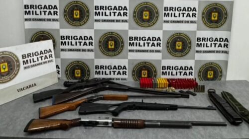 BM PRENDE HOMEM POR POSSE ILEGAL DE ARMAS E RECEPTAÇÃO, EM VACARIA
