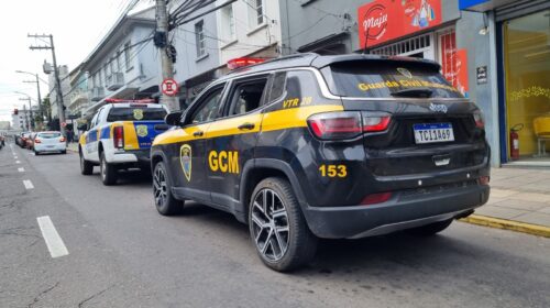 HOMEM É DETIDO POR DESACATAR AGENTE DE TRÂNSITO NO CENTRO DE BENTO GONÇALVES
