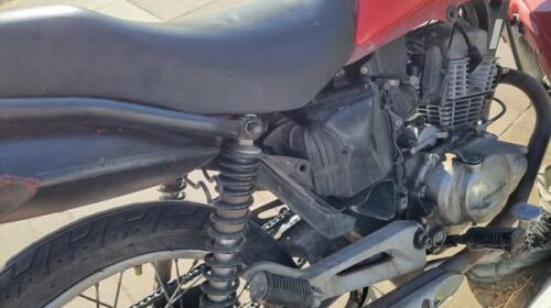 APÓS ACIDENTE, HOMEM É PRESO COM DROGAS E MOTO COM SINAIS ADULTERADOS NO JUVENTUDE DA ENOLOGIA, EM BENTO GONÇALVES