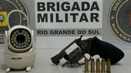 BRIGADA MILITAR PRENDE HOMEM POR PORTE ILEGAL DE ARMA DE FOGO NO PLANALTO, EM CAXIAS DO SUL