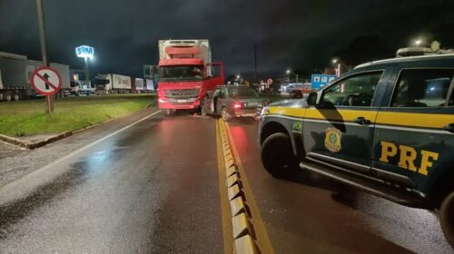 DOIS MOTORISTAS EMBRIAGADOS SE ENVOLVEM EM ACIDENTE NA BR 116, EM VACARIA
