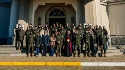Santuário de Caravaggio, em Farroupilha, recebe visita de generais do Exército Brasileiro