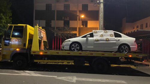 HOMEM É PRESO COM DROGAS APÓS ATROPELAR POLICIAIS E TENTAR FUGIR DE ABORDAGEM NO BAIRRO DO PARQUE, EM FARROUPILHA