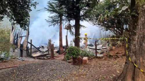 MULHER MORRE EM INCÊNDIO NA LINHA COLUSSI, INTERIOR DE MONTE BELO DO SUL