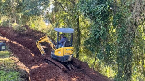 Prefeitura realiza obras de drenagem na parte superior da Rua Aristides Bertuol, no Eucaliptos, em Bento