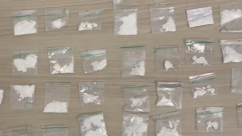POLÍCIA CIVIL PRENDE MÃE E FILHA RESPONSÁVEIS POR ARMAZENAR DROGAS PARA ESQUEMA DE TELE-ENTREGA DE COCAÍNA E MACONHA, EM  BENTO GONÇALVES