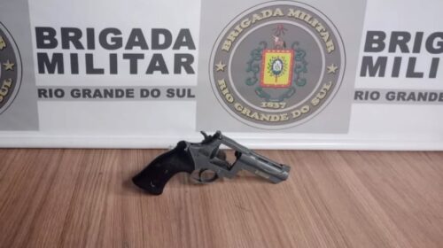 BRIGADA MILITAR PRENDE HOMEM POR PORTE ILEGAL DE ARMA DE FOGO, NO CIDADE ALTA, EM BENTO GONÇALVES