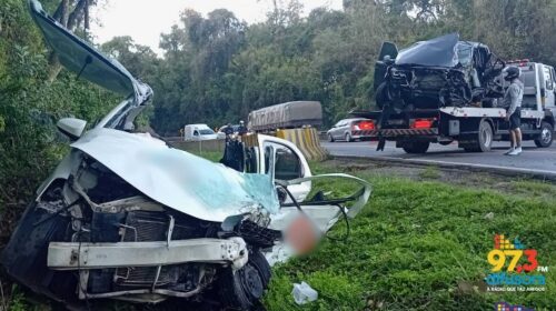 Quatro pessoas ficam feridas em grave acidente na BR-470, em Bento