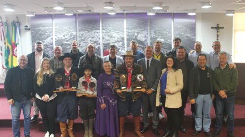 Aprovada Moção de Aplauso a prendas e peões premiados na 21ª Festa Campeira Nacional de Campeões
