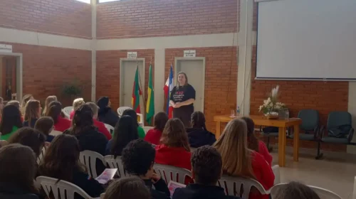 Coordenadoria da Mulher e Centro Revivi realizam capacitação e palestra no município de Barão