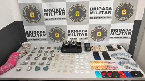 4° BPCHQ PRENDE HOMEM POR TRÁFICO DE DROGAS NO DESVIO RIZZO, EM CAXIAS DO SUL