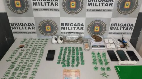MULHER É PRESA COM CRACK, COCAÍNA E MACONHA NO CHARQUEADAS, EM CAXIAS DO SUL
