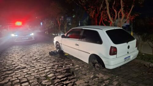 BRIGADA MILITAR LOCALIZA VEÍCULO ABANDONADO NO FENAVINHO, EM BENTO GONÇALVES