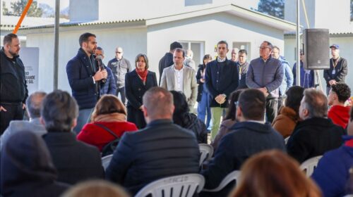 Governador Eduardo Leite entrega 32 moradias em Farroupilha
