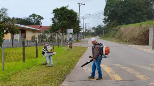 Secretaria de Agricultura realiza mutirão de limpeza no Distrito de Tuiuty, em Bento