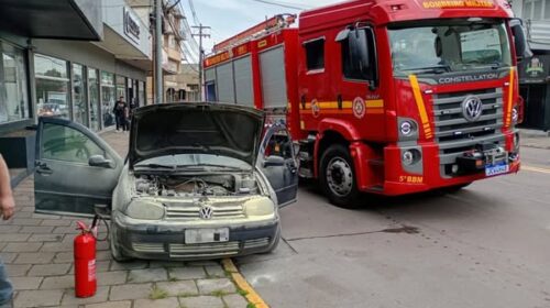 BOMBEIROS ATENDEM PRINCÍPIO DE INCÊNDIO EM VEÍCULO NO CIDADE ALTA, EM BENTO GONÇALVES