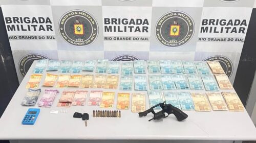 HOMEM É PRESO POR PORTE ILEGAL DE ARMA DE FOGO NO SANTA FÉ, EM CAXIAS DO SUL
