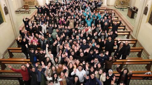 Vigília na canonização de Carlo Acutis e Pier Giorgio Frassati leva cerca de 200 jovens ao Seminário Aparecida, em Caxias