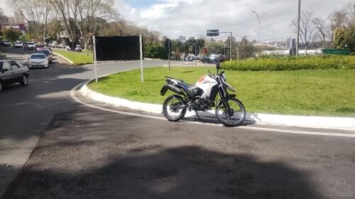 Socorrista do SAMU fica ferido em acidente entre automóvel e motolancia na BR-470, Pipa Pórtico, em Bento Gonçalves