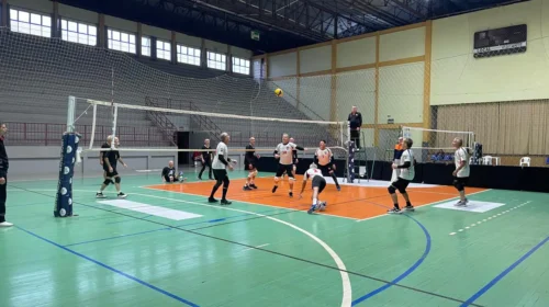 7º Torneio Internacional de Vôlei Master movimenta 500 esportistas até domingo, 7, em Bento
