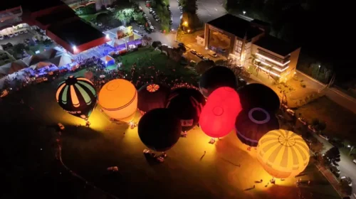 Carreata de fogos ilumina as ruas de Bento Gonçalves
