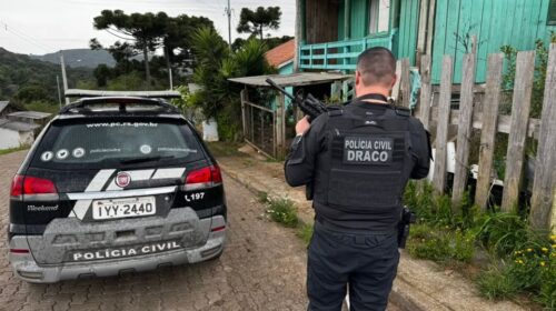 AÇÃO INTEGRADA DA POLÍCIA CIVIL PRENDE HOMEM QUE ATERRORIZAVA COMUNIDADE RURAL NOS CAMPOS DE CIMA DA SERRA