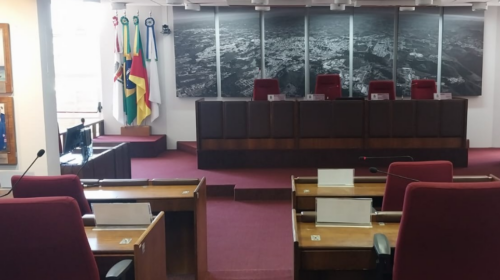 Vereadores apreciam matérias e homenageiam o 6º Batalhão de Comunicações em sessão ordinária nesta segunda, 13, na Câmara Bento
