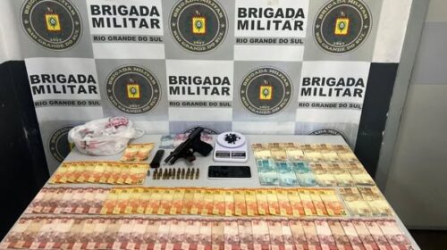 BRIGADA MILITAR PRENDE HOMEM POR TRÁFICO DE DROGAS E PORTE IRREGULAR DE ARMA DE FOGO NO CIDADE NOVA, EM CAXIAS DO SUL