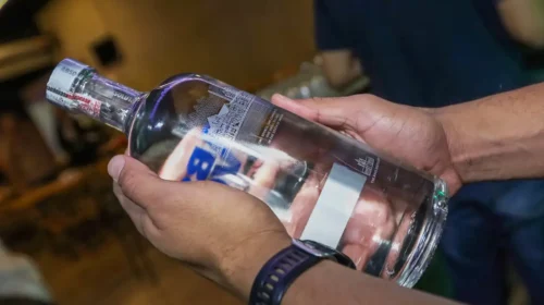 Policiais descobrem laboratório de falsificação de bebidas no DF