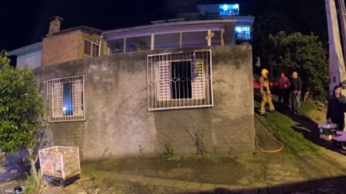 INCÊNDIO DESTRÓI CASA NO SANTA HELENA, EM BENTO GONÇALVES