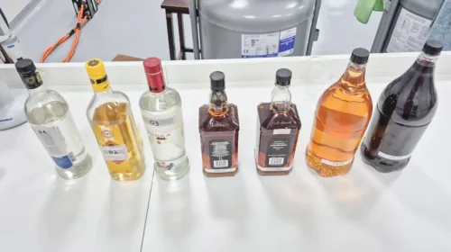 Perícia confirma adição de metanol em bebidas apreendidas em São Paulo