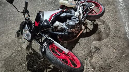 ACIDENTE ENTRE CARRO E MOTO DEIXA DOIS FERIDOS NO MARIA GORETTI, EM BENTO GONÇALVES